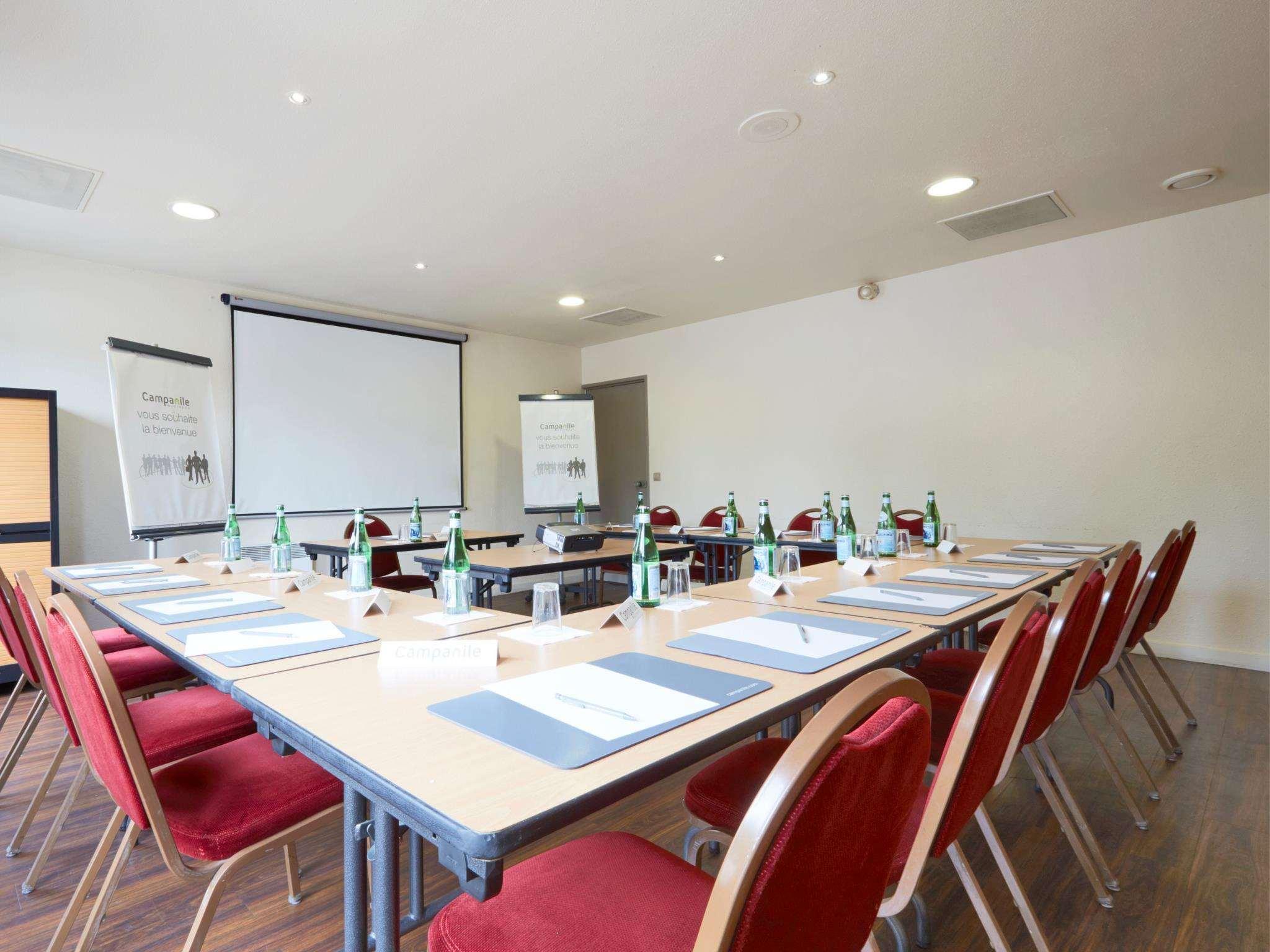 Campanile Sur Saone Hotel 3*